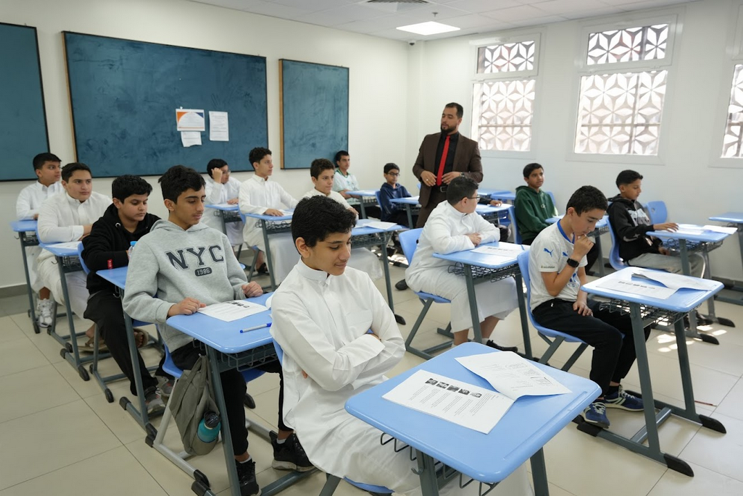 مشاركة واسعة لطلاب المرحلة المتوسطة في اختبارات كامبريدج