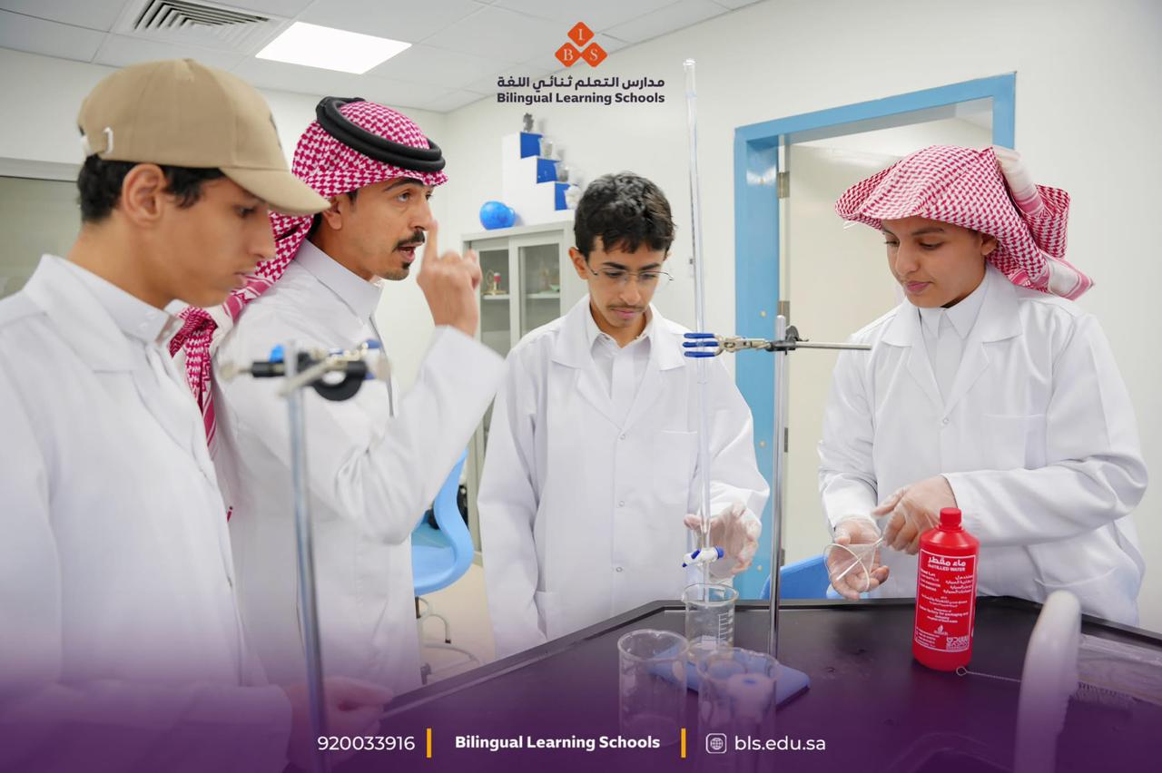 مدارس التعلم ثنائي اللغة تستضيف التدريب العملي لطلاب المرحلة النهائية من أولمبياد “نسمو”